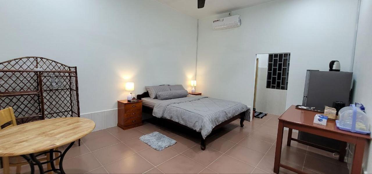 Appartamento The Purple House Siem Reap Esterno foto